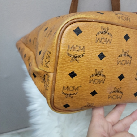 100% Authentic MCM CONGNAC shopper tote - Picture 13 of 16